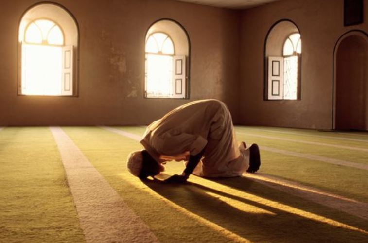 Pengertian ibadah dan macam macamnya dalam islam
